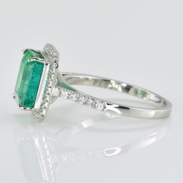 Ring Platinum - 4.35ct. tw. Emerald - Diamond - Emerald Engagement Ring - Image 3
