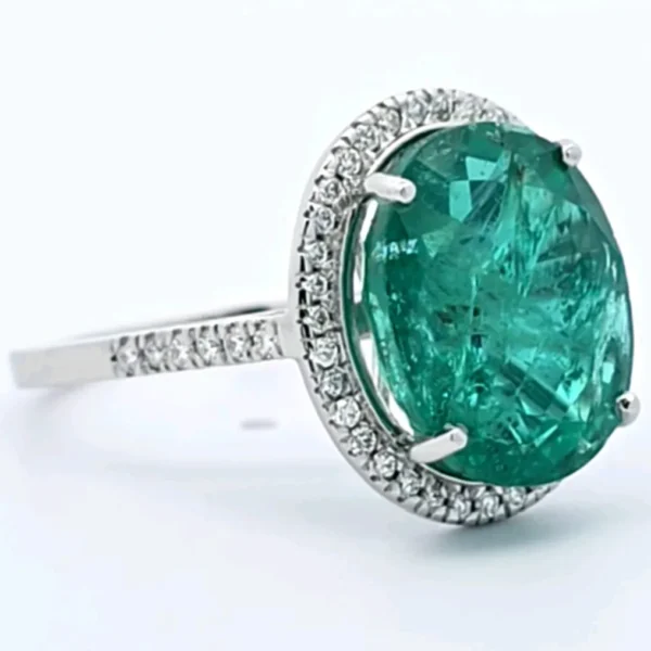 Ring Platinum - 6.42ct. tw. Emerald - Diamond - Zambia Emerald - Image 4