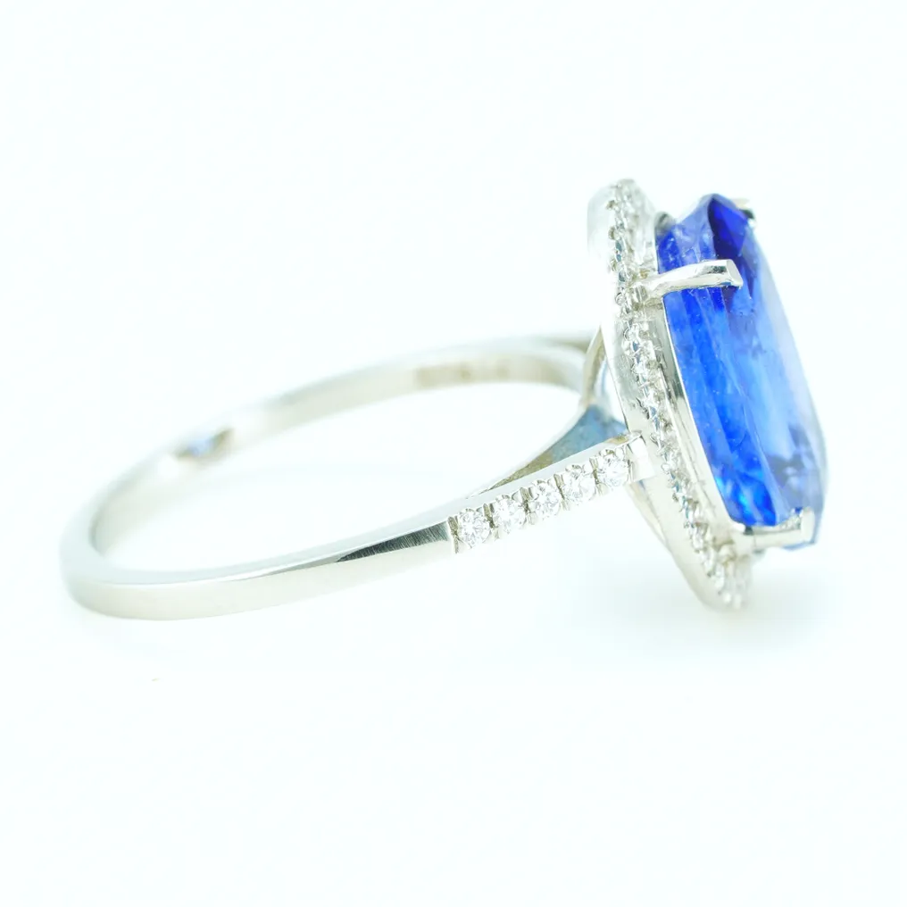 Ring Platinum - 5.26ct. tw. Sapphire - Diamond - IGI Sapphire Halo Ring - Image 4